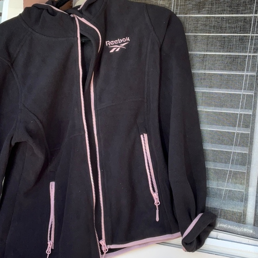 Reebok NWT M Petite, full zip and pockets have zippers too!